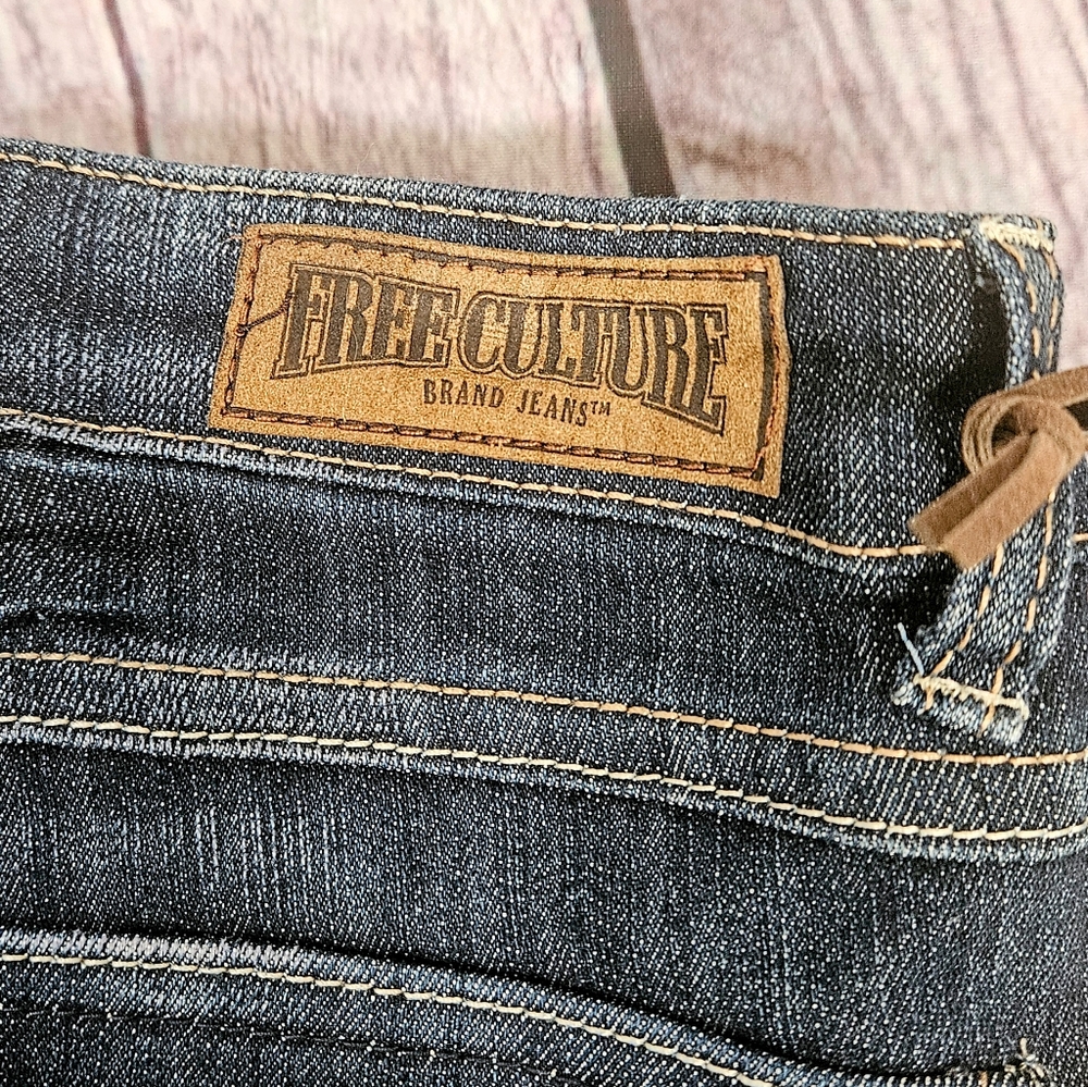 Free Culture NWT Size 3 Low Rise Dark Wash Skinny Jeans - Picture 4 of 7
